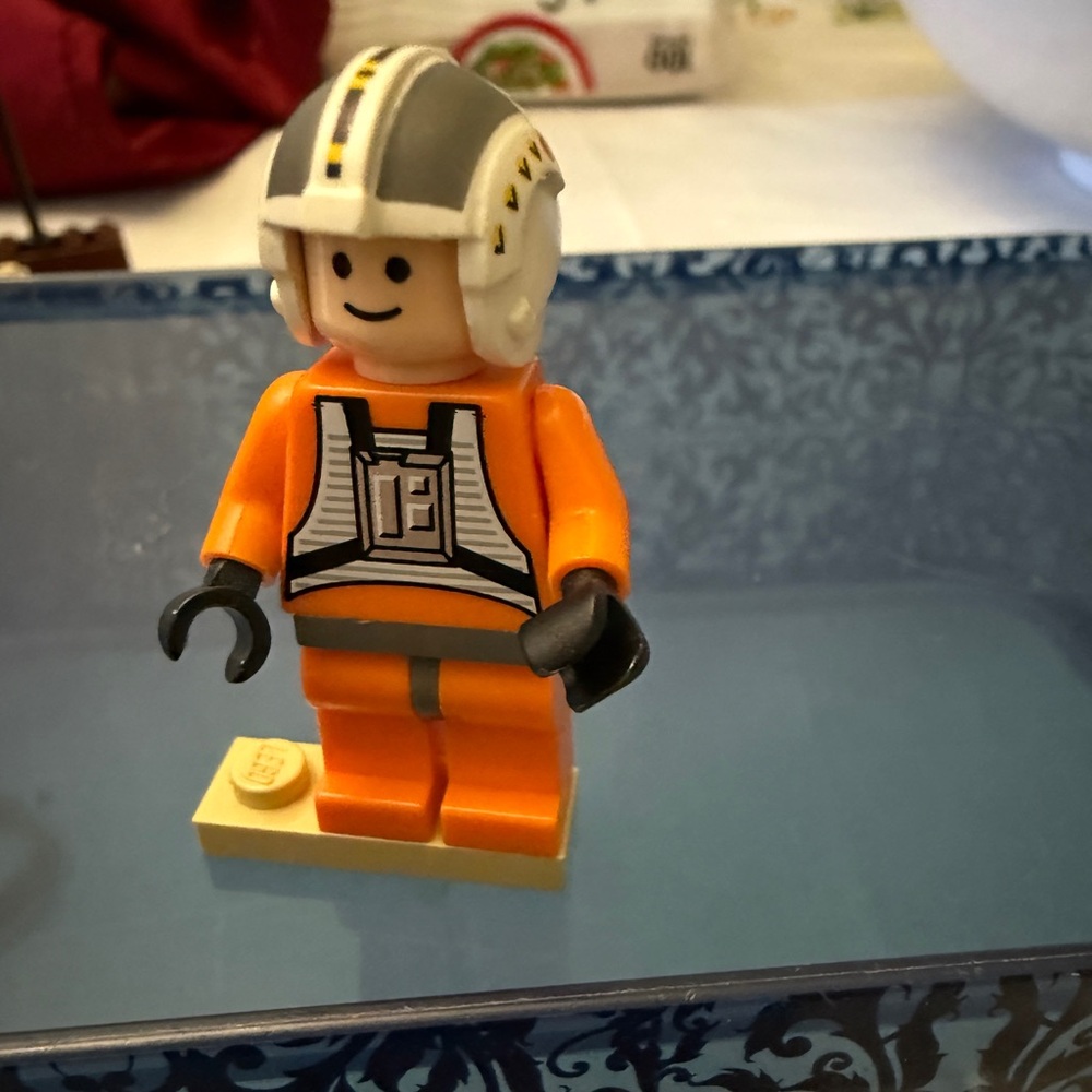 Lego Wedge Antilles from Star Wars  set 2005  Minifigure with Helmet